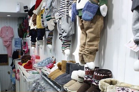 凡希宝宝童装店铺展示