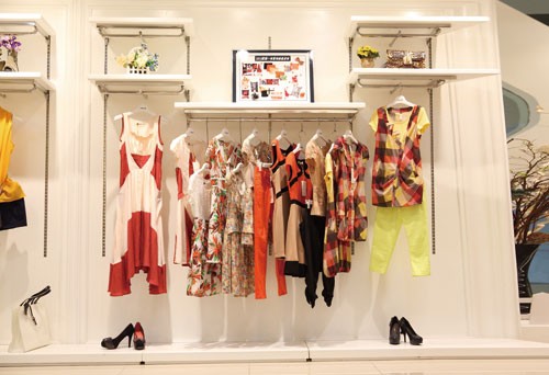 一布百布女装店铺展示