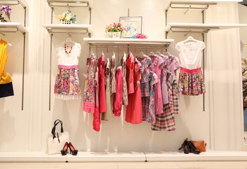 一布百布女装店铺展示