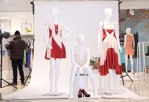 一布百布女装店铺展示