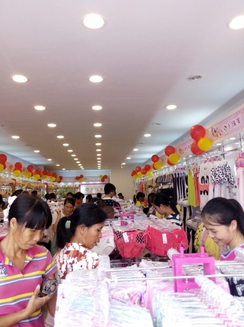 十缘美内衣店铺展示