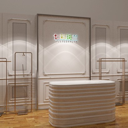 七彩斑兰女装店铺展示