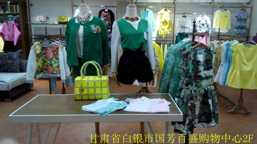 马克华菲女装店铺形象