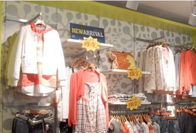 艾格周末女装店铺展示