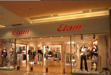 艾格周末女装店铺展示