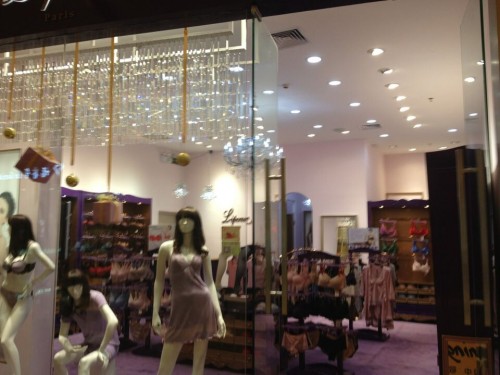 蕾姵依内衣店铺形象