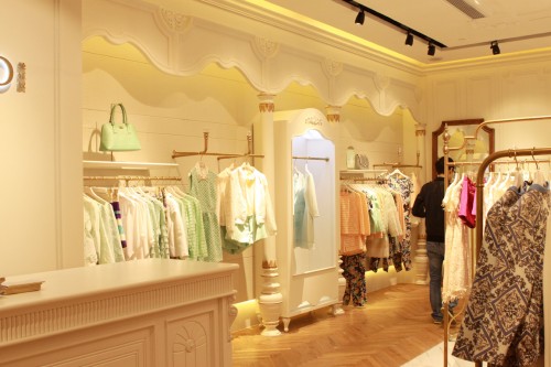 曼娅奴女装店铺展示