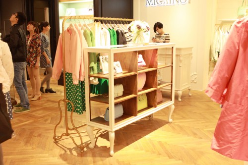 曼娅奴女装店铺展示