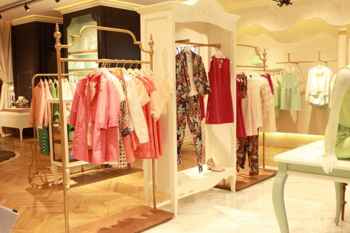 曼娅奴女装店铺展示