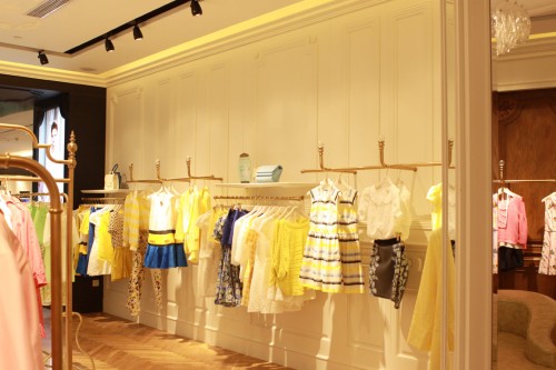 曼娅奴女装店铺展示