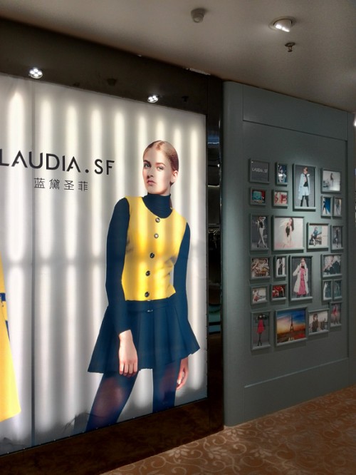 蓝黛圣菲女装店铺展示
