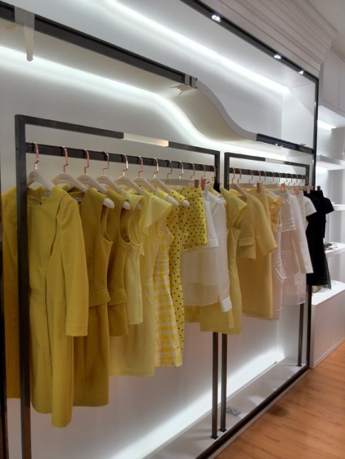 蓝黛圣菲女装店铺展示