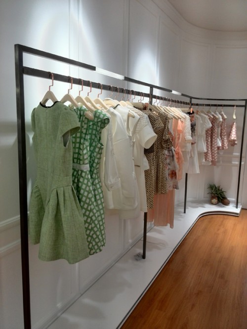 蓝黛圣菲女装店铺展示