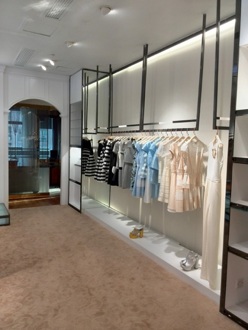 蓝黛圣菲女装店铺展示