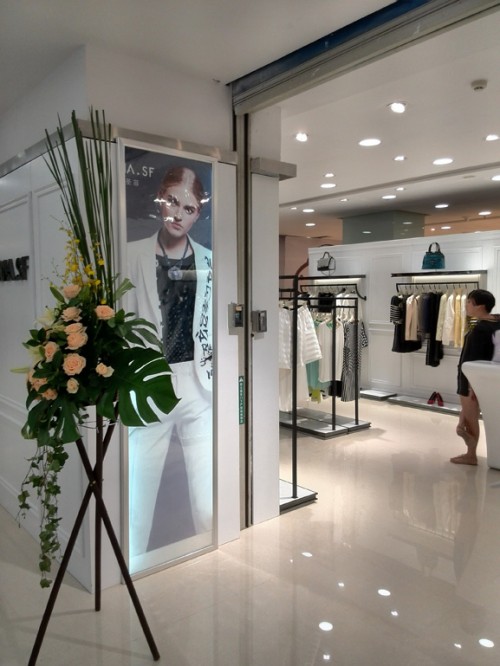 蓝黛圣菲女装店铺形象