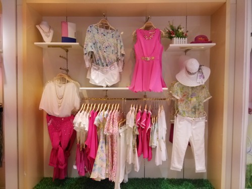 美丽衣橱女装店铺展示