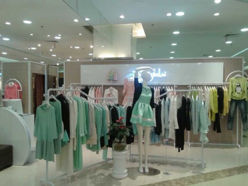 金舶莱女装店铺展示