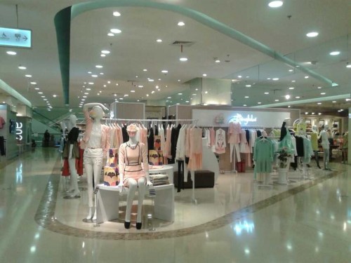 金舶莱女装店铺展示