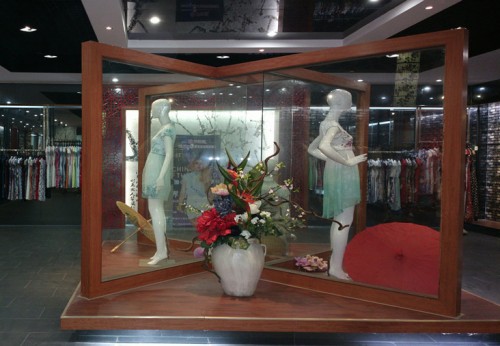 华姿韵女装店铺展示