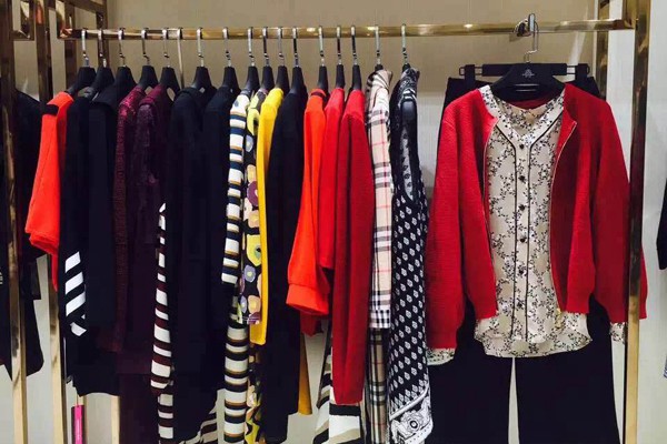 爱为女装店铺展示