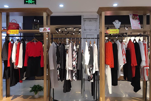 奔狐女装店铺展示