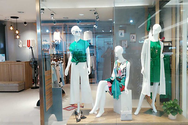 奔狐女装店铺展示