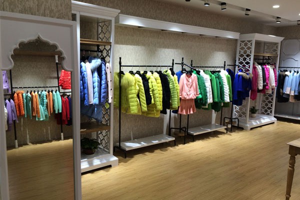 苒逅女装店铺展示