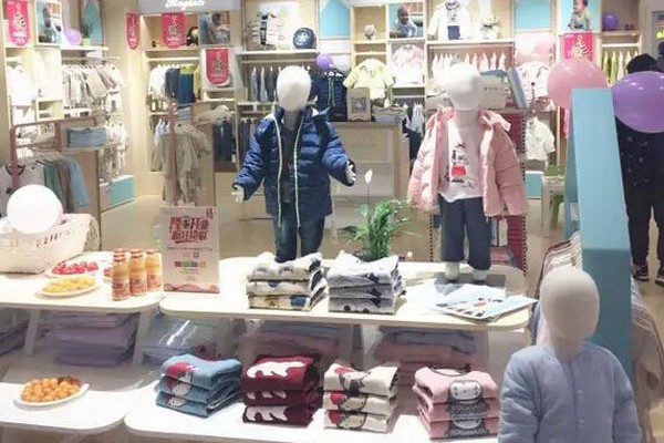 麦吉安琪童装店铺展示