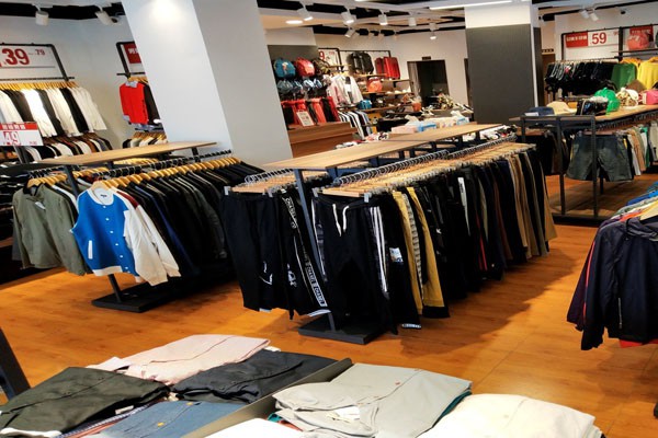 零码成衣休闲装店铺形象