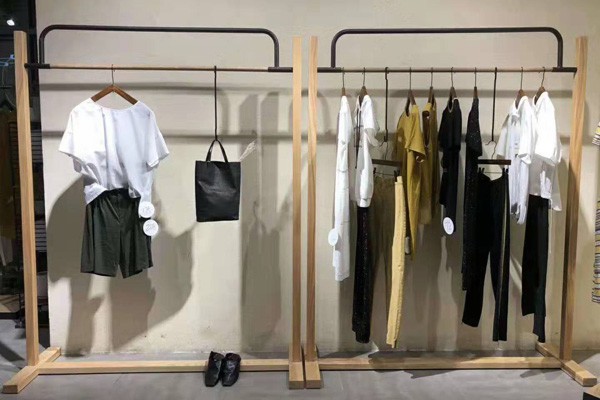 亘美女装店铺展示