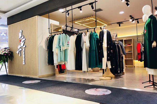 见花开女装店铺形象