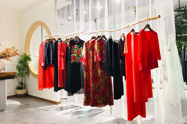 见花开女装店铺形象