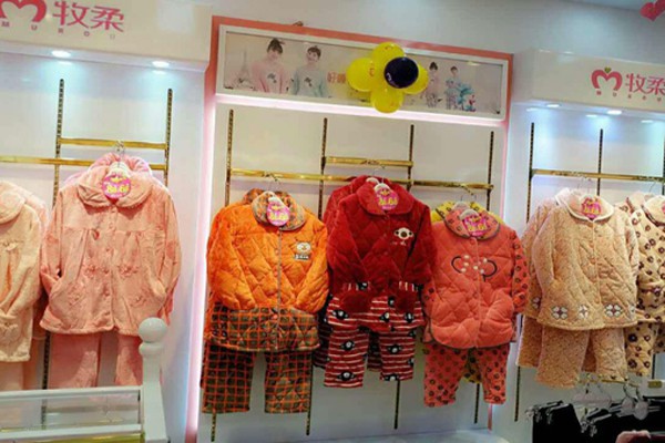 牧柔内衣店铺展示