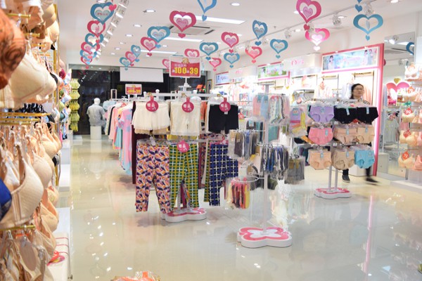 牧柔内衣店铺展示