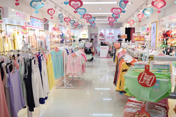 牧柔内衣店铺展示