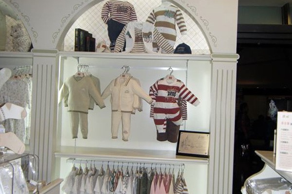 拉比童装店铺形象