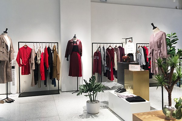 爱城市女装店铺形象