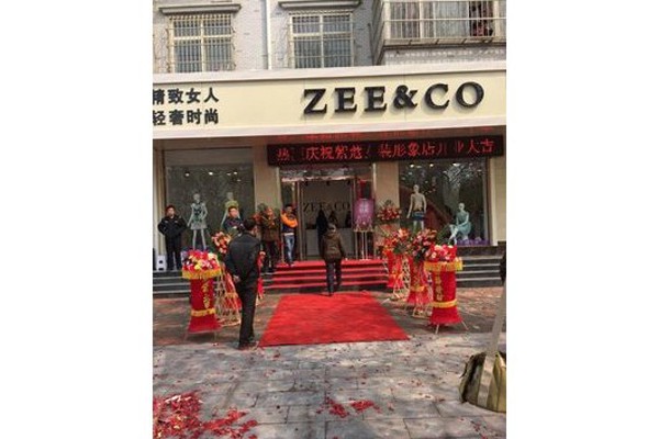 紫蔻女装店铺展示