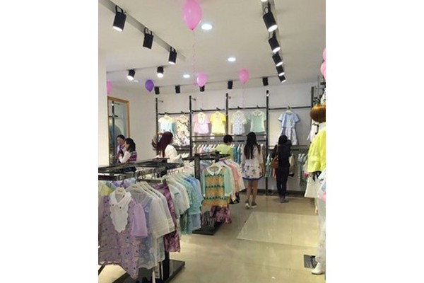 紫蔻女装店铺展示