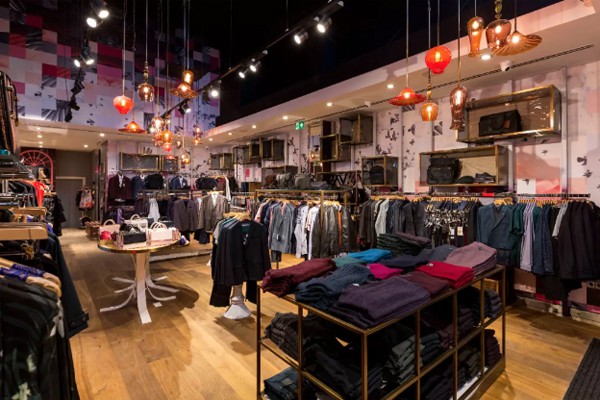 tedbaker休闲装店铺形象
