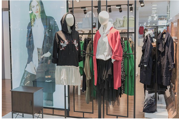 然可时女装店铺展示