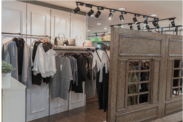 然可时女装店铺展示