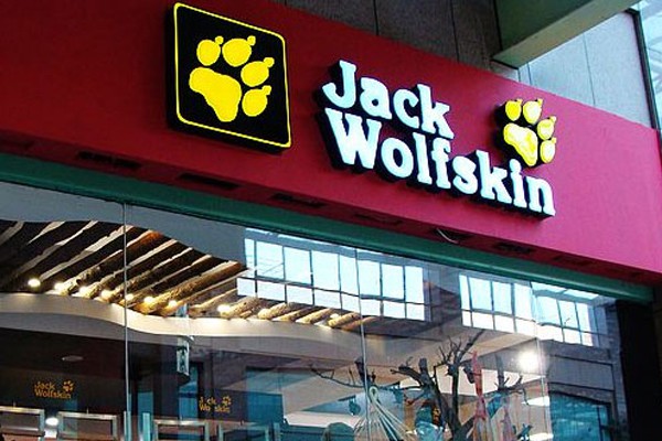 狼爪运动装店铺展示