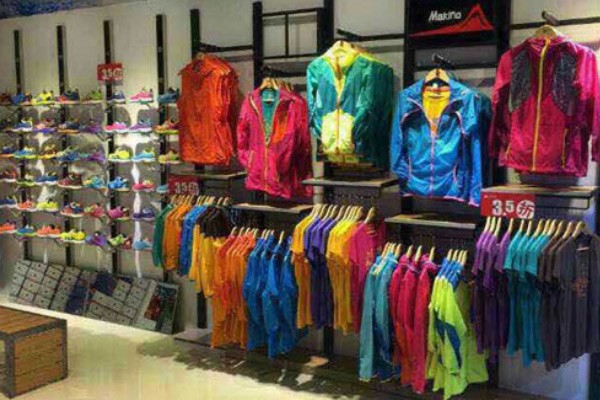 犸凯奴运动装店铺展示