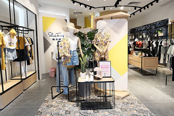 十八淑女坊女装店铺展示