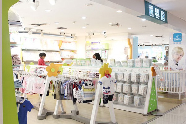 丽婴房童装店铺展示