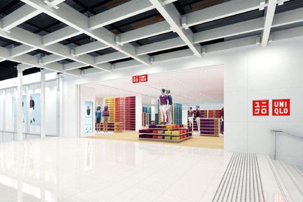 优衣库休闲装店铺展示