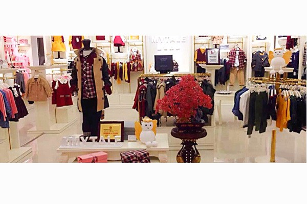 童话故事童装店铺形象