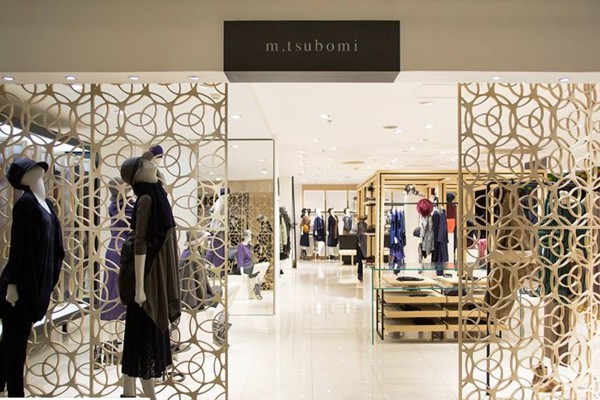 子苞米 女装店铺展示