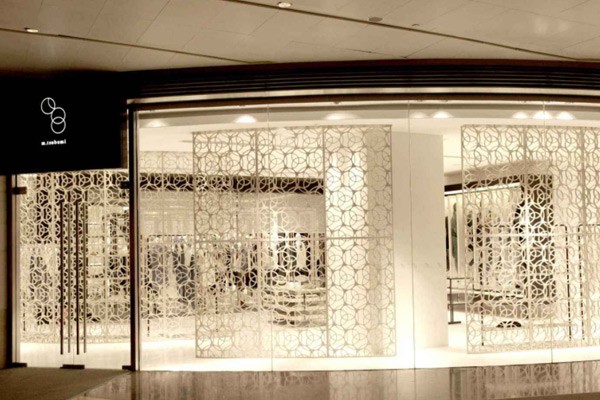 子苞米 女装店铺展示